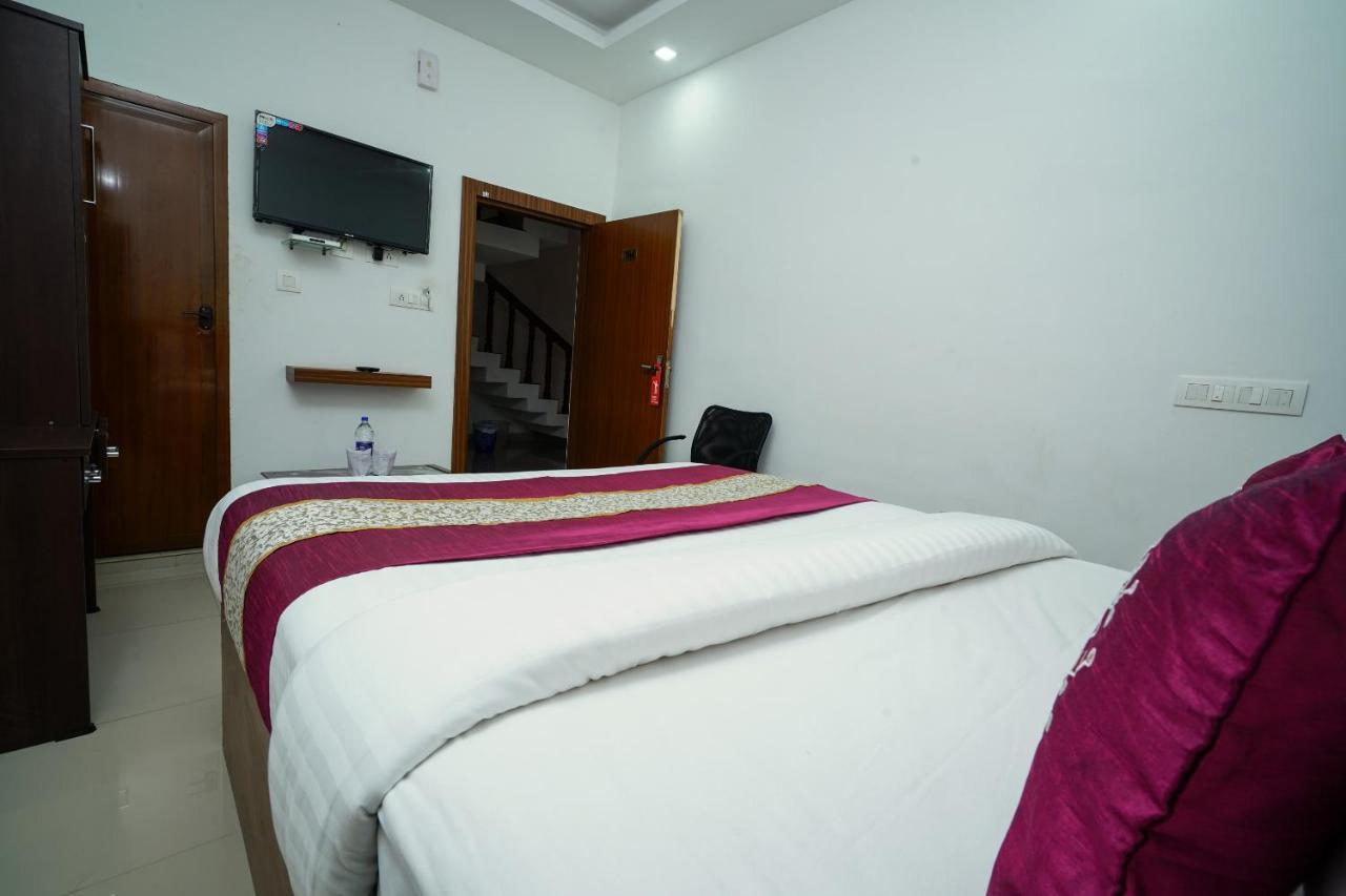Oyo 6526 Ap Residency City Sultan Bathery Exterior foto