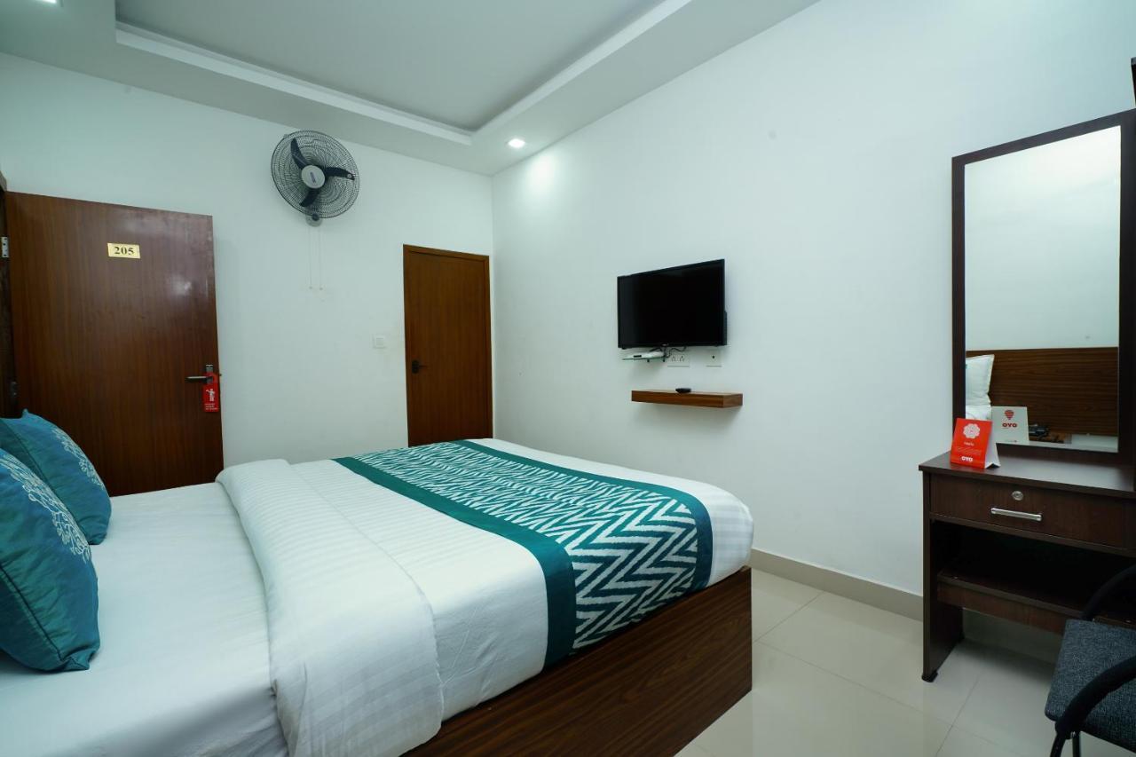 Oyo 6526 Ap Residency City Sultan Bathery Exterior foto